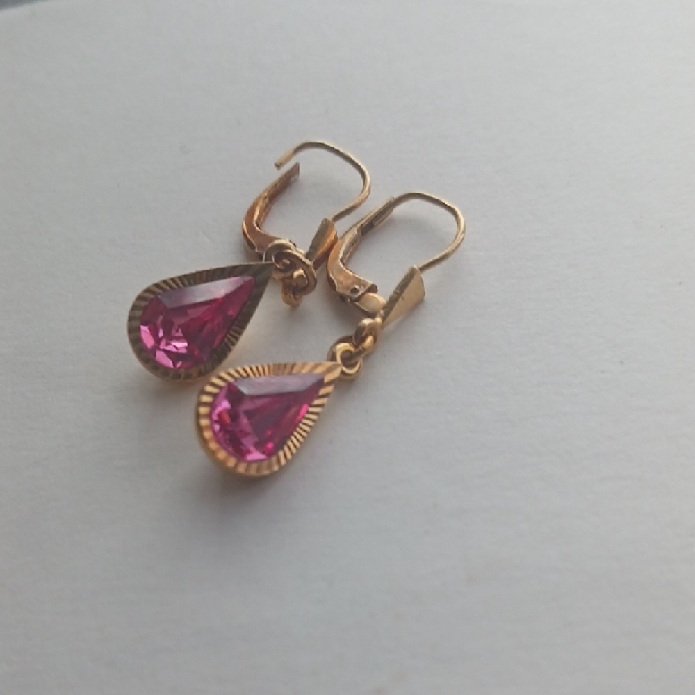 VINTAGE Elegant Gold and Pink  Teardrop Earrings Vintage !!